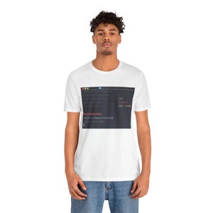 Camiseta "One Dark Pro Developer Dad" - Humor divertido de programadores con el tema "RuntimeError" imagen 2