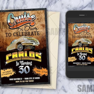 Könnte beinhalten: Eine schwarze und goldene Geburtstagseinladung mit einer Illustration eines Oldtimers. Die Einladung lautet "Cruise on Over to Celebrate Carlos is Turning 30" mit Datum und Uhrzeit der Veranstaltung.