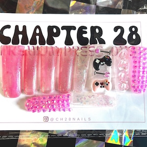 GAMER Pink Gamer ausrangierter Bling Press On Nails| junk Nägel | Grunge Nägel | benutzerdefinierte Presse auf Nägel | jede Form Nägel | Nägel mit Piercings