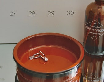 ティアドロップ CZ .925 スターリング シルバー スクエア ハギー | ダイヤモンド ハギー | スターリング シルバー イヤリング | スクエア ハギー | .925 スターリング シルバー イヤリング