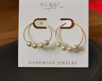 18K ゴールドフィルド マザーオブパール フープ | ゴールドフィルド シンフープ イヤリング | パール イヤリング | パール フープ イヤリング | ゴールドフィルド ワイヤー イヤリング