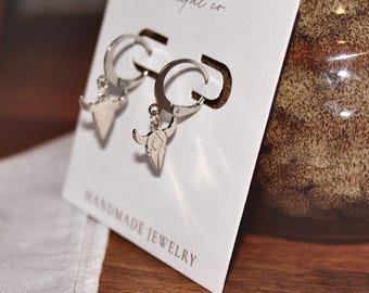 シルバー ロングホーン ハギーズ | 牛のイヤリング | シルバー ハギーズ | シルバー ブルのイヤリング | ハギー フープ イヤリング | ウエスタン イヤリング | シルバー イヤリング