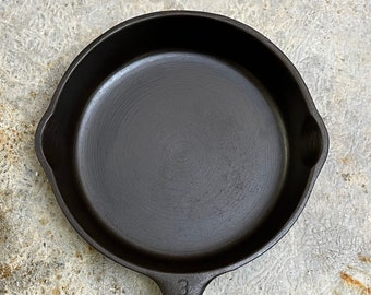 UnMarked Wagner  #3 Cast Iron Skillet