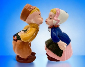 VTG 1962 Kissing Dutch Boy and Girl Marked Poellot 4.5" Hand Painted Shelf