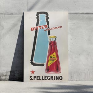 Vintage S. Pellegrino Bitter Poster, Retro Italian Drinks Art, Wydrukowalny wystrój wózka barowego, Reklama napojów z połowy wieku, Kolorowa sztuka ścienna