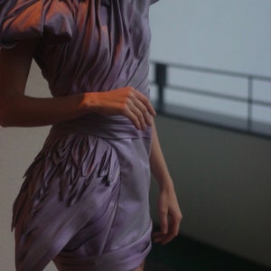 Sculpture dress. Draped dress with fabric manipulation in purple taffeta silk. Party, wedding image 9