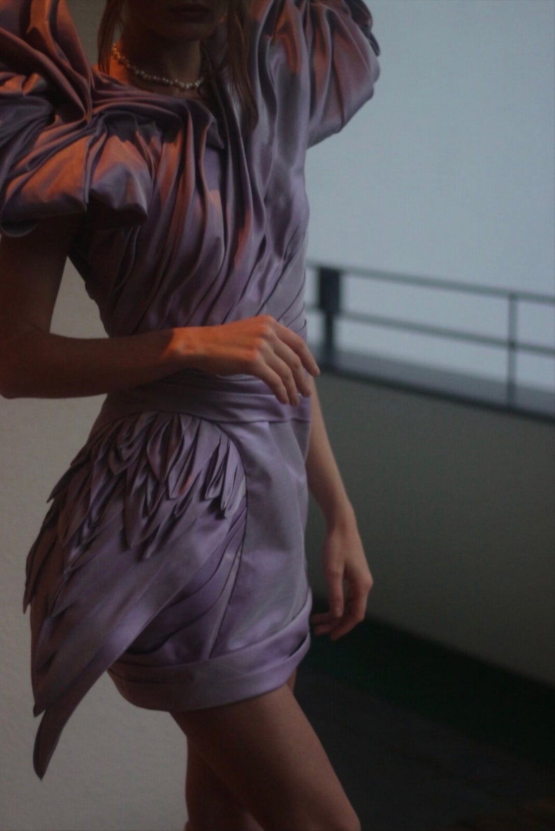 Sculpture dress. Draped dress with fabric manipulation in purple taffeta silk. Party, wedding image 9