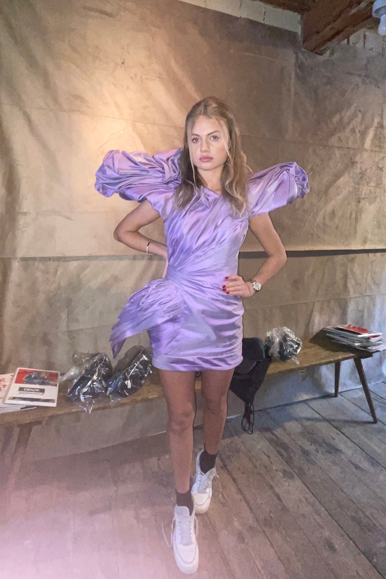 Sculpture dress. Draped dress with fabric manipulation in purple taffeta silk. Party, wedding image 7