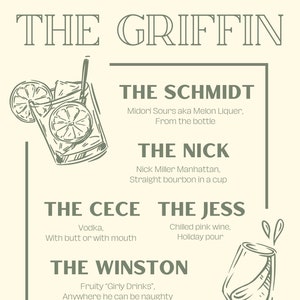 Può includere: Un poster illustrato verde e bianco con il titolo "The Griffin" e un elenco di bevande con nomi come "The Schmidt", "The Nick", "The Cece", "The Jess", "The Winston" e "The Coach". Ogni bevanda è descritta con una breve frase e illustrata con un disegno di un bicchiere.