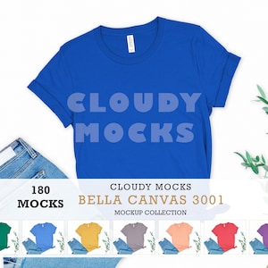 Puede incluir: Una camiseta azul real con mangas enrolladas, combinada con vaqueros. El texto "CLOUDY MOCKS" se muestra en la camiseta. Debajo, se muestra una colección de camisetas en varios colores. El texto "BELLA CANVAS 3001" también es visible.