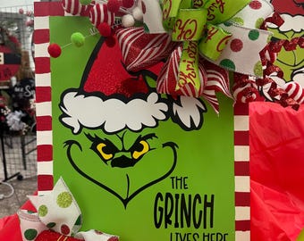 Hand-Painted Grinch Christmas Door Hanger: Whimsical Holiday Wreath Sign