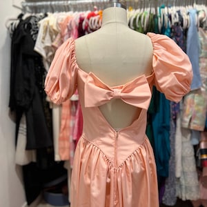 Romantic Peach Puff Sleeve Satin Dress with Bow Back – Vintage 1980s early 1990s - Glinda Wicked