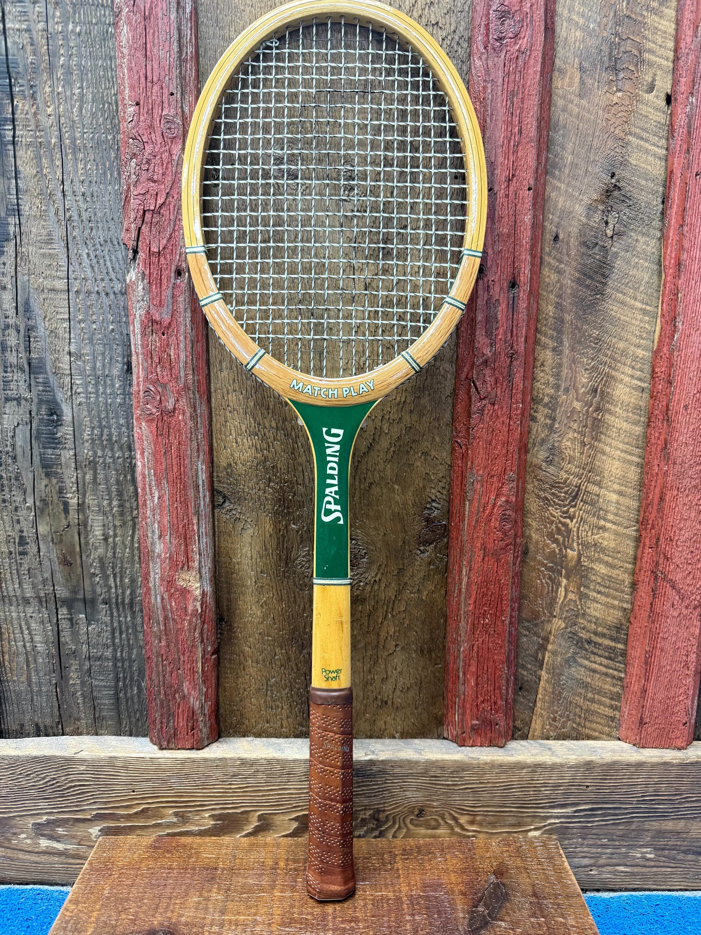 Lot Rare De 2 Raquettes De Tennis Vintage Spalding WCT En Acier - Avec Couvre-chef