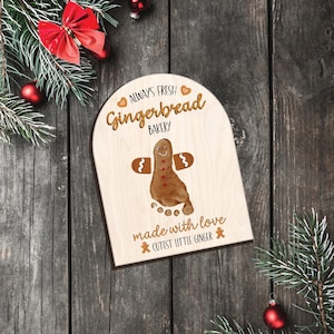 Personalized Mistletoes Baby Footprint Sign Custom Baby&#39;s First Christmas Keepsake Sign Gingerbread Footprint DIY Reindeer Craft Mistletoes