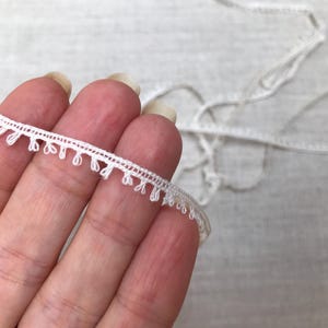 Schmale antike Baumwollspitze, Elfenbein 5 mm breit, sehr feine zarte Spitze, Puppenkleidung, Miniatur b1