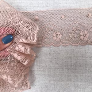 Antique English Cotton Net Lace Trim, Tea Rose/Beige, Antique Lace, Lattice Flowers Lace, 6.5cm wide, Made in England, Circa 1920, TS-4