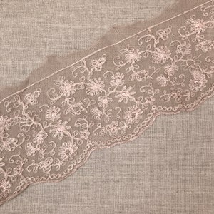 Antique French Cotton & Silk Needlerun Tulle Trim, Rose Coloured Lace Trim, Antique Lace, Circa 1880-1900 zdjęcie 3