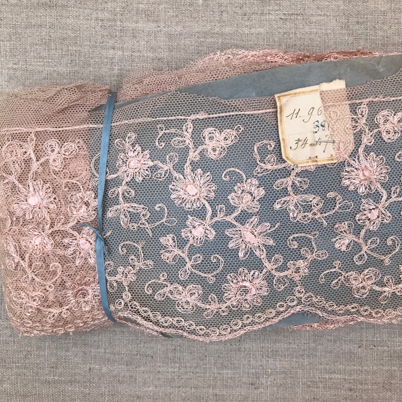 Antique French Cotton & Silk Needlerun Tulle Trim, Rose Coloured Lace Trim, Antique Lace, Circa 1880-1900 zdjęcie 5