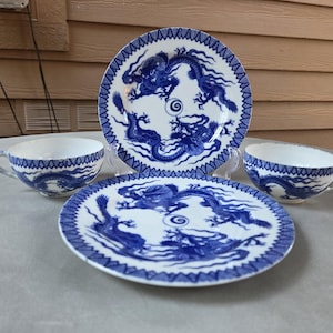Pair Of Antique 19th Century Japanese Double Dragon Teacups & Saucers