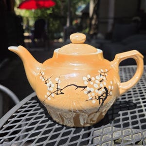 16 Oz Pfirsich / Orange Lusterware Vintage chinesische Teekanne mit Pflaumenblüten