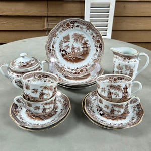 14 Piece Arabia Finland &quot;Singapore&quot; Pattern Vintage Tea Set In Great Condition |4 Cups, 4 Saucers, 4 Dessert Plates, Creamer, & Sugar Bowl|