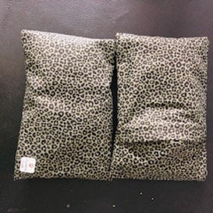 Dry hot water bottle with cherry stones kaki leopard