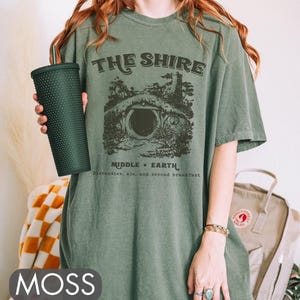 Camiseta aconchegante de fantasia Cottagecore, camiseta estética The Shire, camiseta estilo Terra Média, Second Breakfast Ale, presente engraçado e literário para nerds e geeks Moss