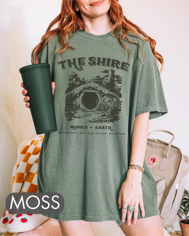 Camiseta aconchegante de fantasia Cottagecore, camiseta estética The Shire, camiseta estilo Terra Média, Second Breakfast Ale, presente engraçado e literário para nerds e geeks Moss