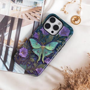 Funda para teléfono con diseño floral de polilla Luna, funda MagSafe para iPhone y Samsung Pixel.