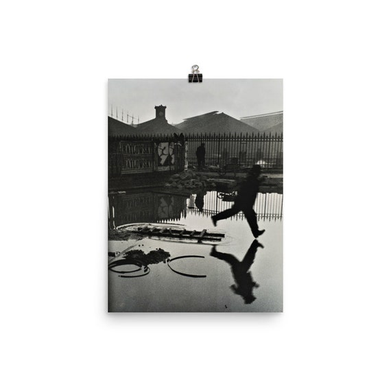 アンリ・カルティエ＝ブレッソンによるサン・ラザール駅の裏側のマット