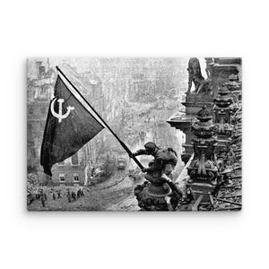 Alzando una bandiera sul Reichstag Canvas