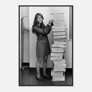 Póster enmarcado de Margaret Hamilton Luster