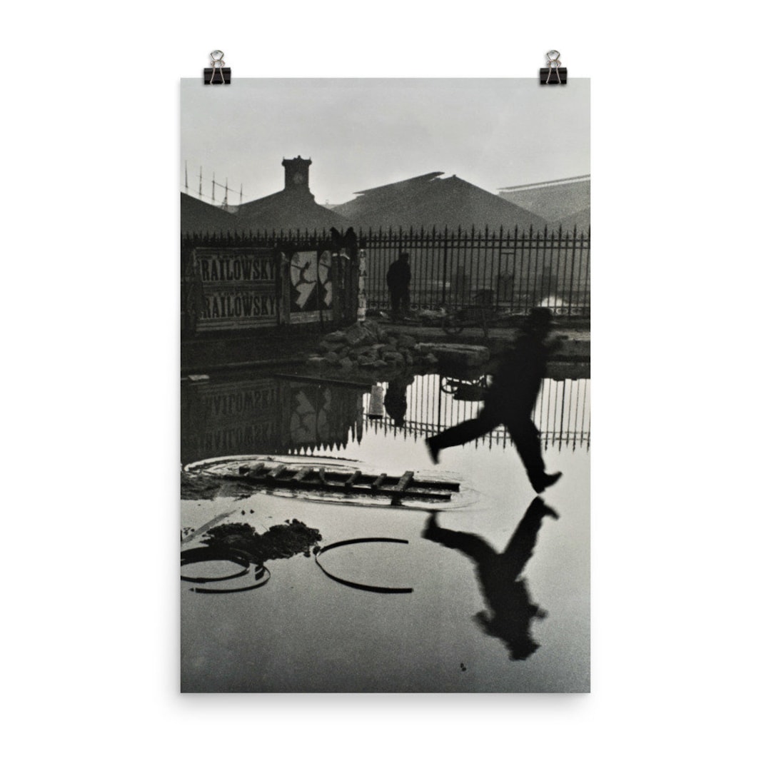 アンリ・カルティエ＝ブレッソンによるサン・ラザール駅の裏側のマット