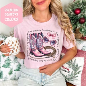 Trendy Cowgirl Era Shirt for Women Pink Western Boots Graphic Tee Cute Country Aesthetic TShirt Coquette Rodeo Gift Idea Retro Western Style