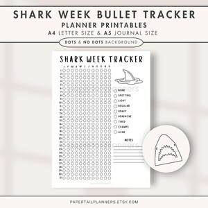 Könnte beinhalten: Ein schwarz-weißer Shark Week Bullet-Tracker zum Ausdrucken mit einem Raster aus Kreisen für die Tage 1-31 und Monate J-D. Enthält eine Haifischflossen-Illustration sowie Checkboxen für Symptome wie Schmierblutungen, Kopfschmerzen, Müdigkeit und Krämpfe.