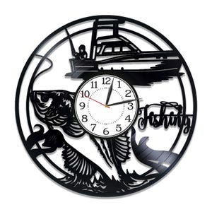 Barco de pesca SVG, pez lubina SVG, silueta de pescador, corte láser vectorial, corte de metal, diseños de relojes, descarga digital instantánea