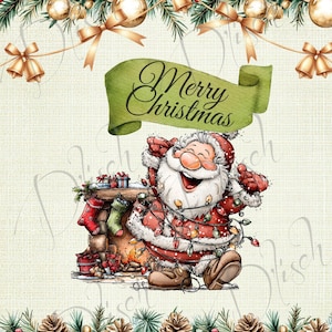 Może przedstawiać: Świąteczna ilustracja z uśmiechniętym Świętym Mikołajem, otoczonym światełkami, kominkiem, skarpetami i prezentami. Zielony baner głosi "Merry Christmas". Obrazek jest obramowany gałązkami sosny, bombkami i dzwoneczkami.
