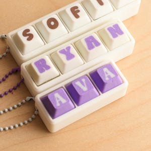 Aangepaste toetsenbord Fidget-sleutelhanger – gepersonaliseerde naam Clicky Switch-sleutelhanger – mechanische clicker Cadeau voor gamers, bureauspeelgoed