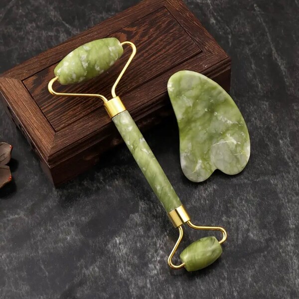 Rouleau facial en cristal de gua sha + jade, ensemble de rouleaux faciaux, outil de massage du corps et du visage en pierre naturelle, plaque à gratter, outil cadeau beauté pour soins de la peau