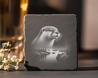 File per incisione laser di sottobicchieri in ardesia, disegno di una giocosa lontra selvatica, PNG creativo per incisione