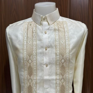 Pinya Organza Men&#39;s Modern Barong Tagalog