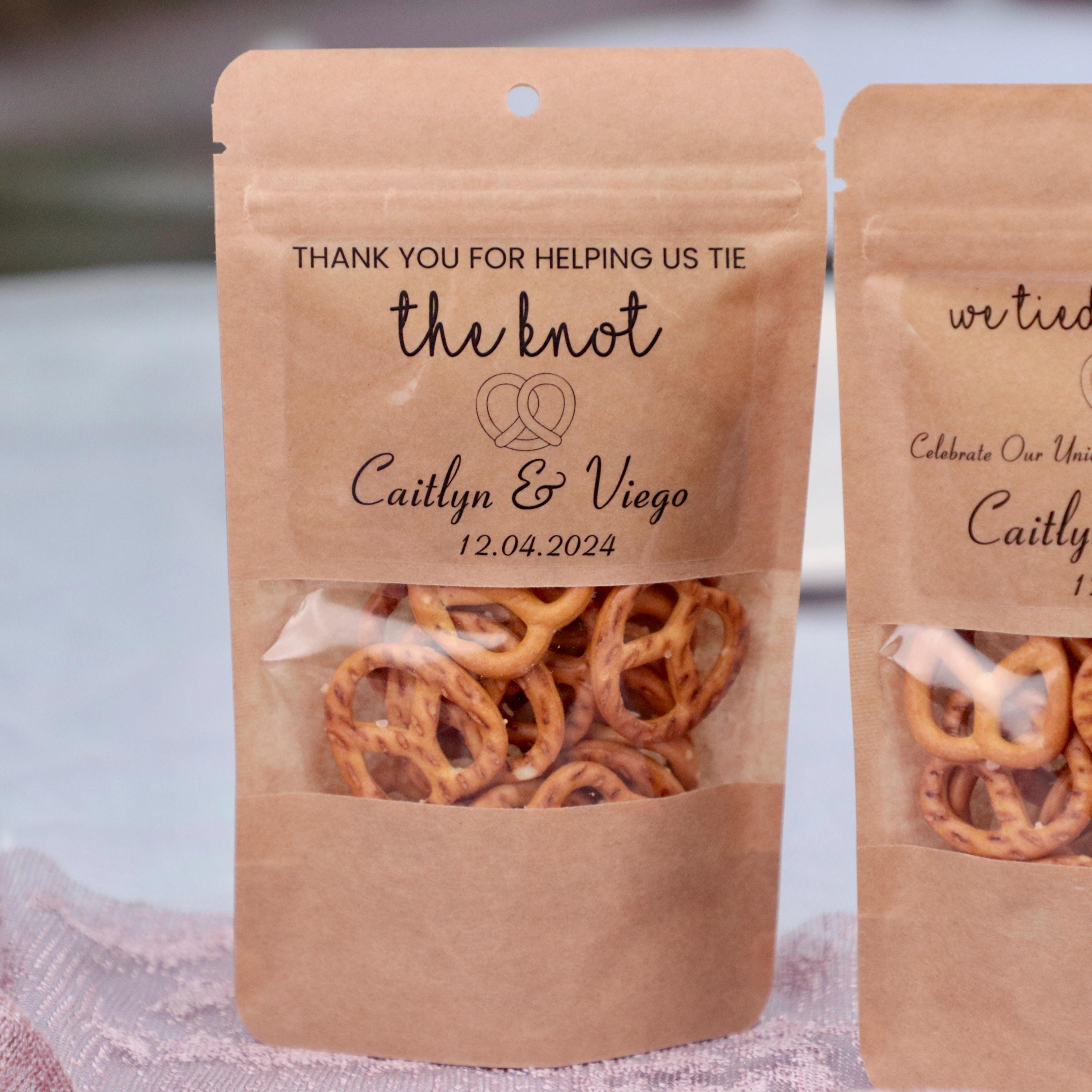50 Stück Hochzeitsgeschenktüten, Gastgeschenke zum Probeessen, Brezeltüten mit der Aufschrift „We Tied the Knot“, Leckerlitüten zur Hochzeit, Snackbeutel zum Stehen