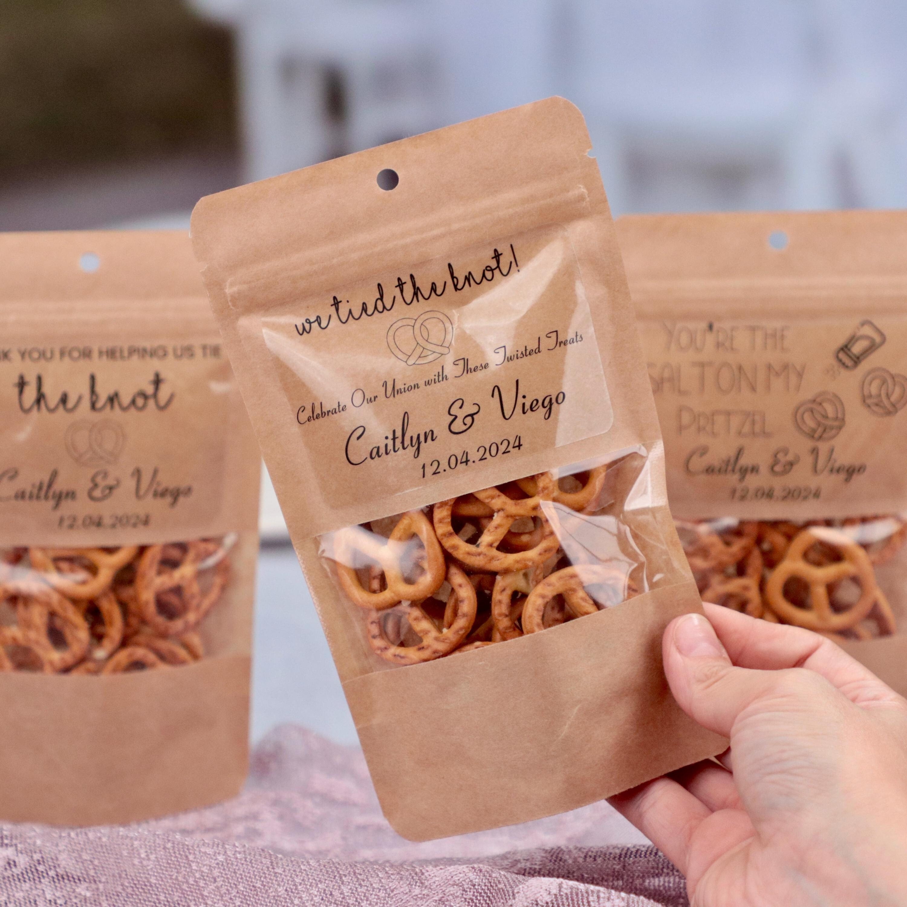 50 Stück Hochzeitsgeschenktüten, Gastgeschenke zum Probeessen, Brezeltüten mit der Aufschrift „We Tied the Knot“, Leckerlitüten zur Hochzeit, Snackbeutel zum Stehen