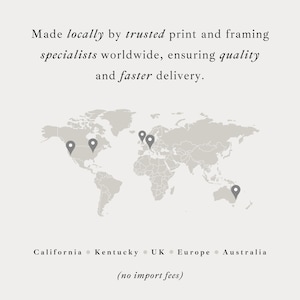 Puede incluir: Un gr&aacute;fico gris claro que muestra un mapa mundial con marcadores de ubicaci&oacute;n gris oscuro en California, Kentucky, el Reino Unido, Europa y Australia. El texto dice: Made locally by trusted print and framing specialists worldwide, ensuring quality and faster delivery.