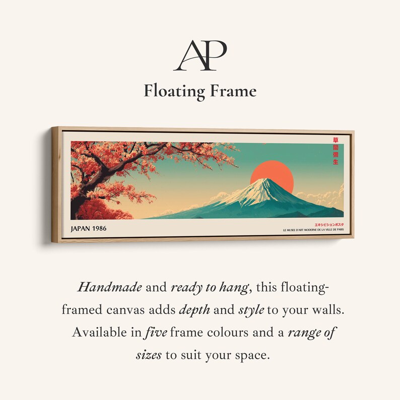 Puede incluir: Un marco flotante panor&aacute;mico que contiene una impresi&oacute;n en lienzo de un paisaje con una monta&ntilde;a nevada, un gran sol naranja y un cerezo en flor. El texto dice JAPAN 1986, LE MUSEE D'ART MODERNE DE LA VILLE DE PARIS y caracteres japoneses.