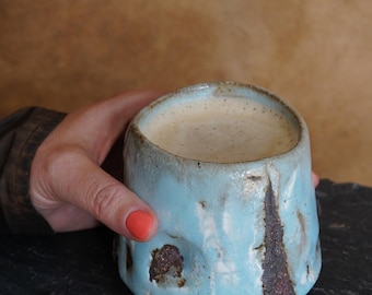 Handgemachte blaue Yunomi-Tasse - Wabi Sabi-Keramik-Teetasse, Keramiktasse im japanischen Stil