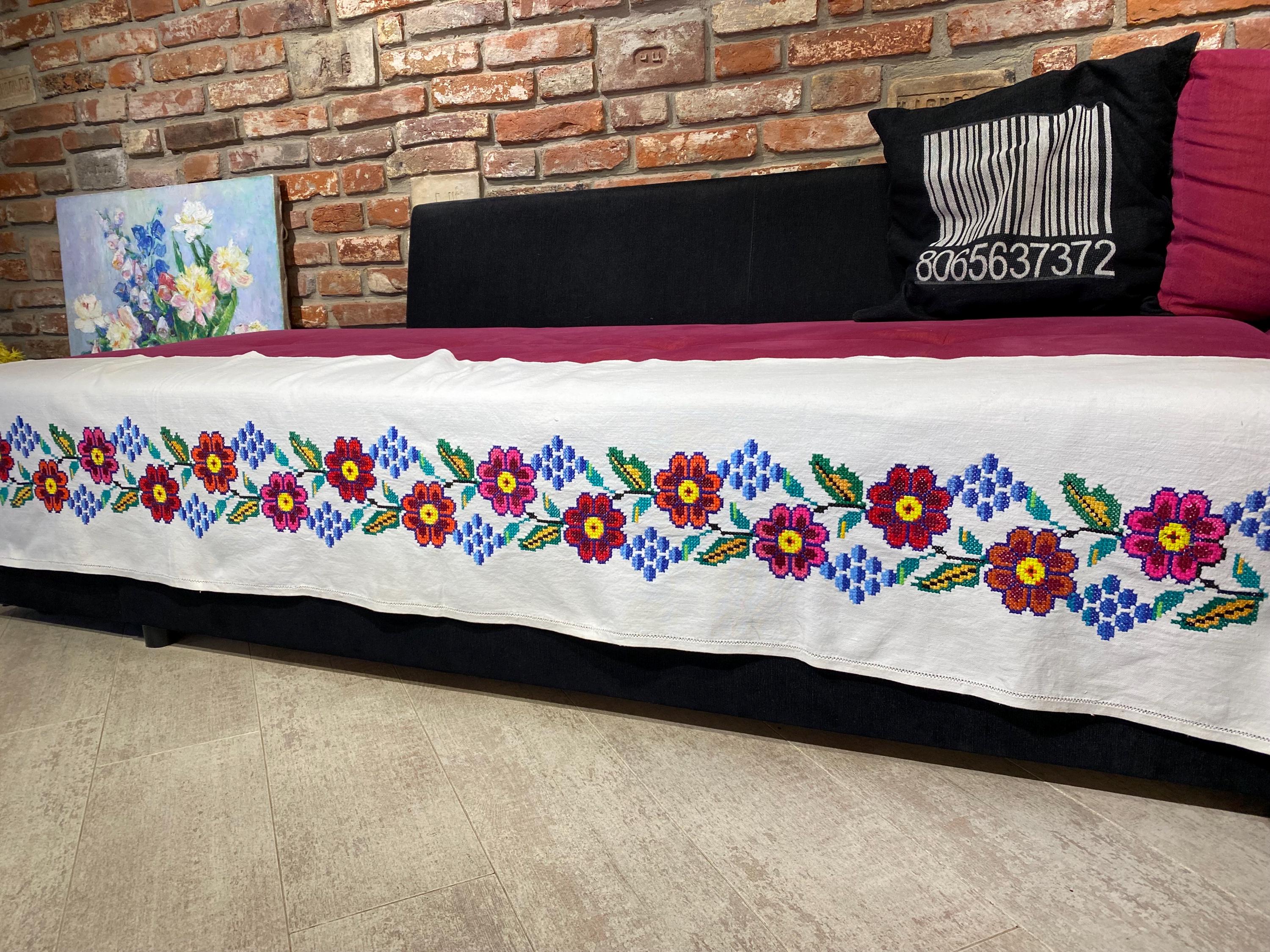 手刺繍のウクライナ製ベッドシーツ アンティーク刺繍の飾り布 リネン 