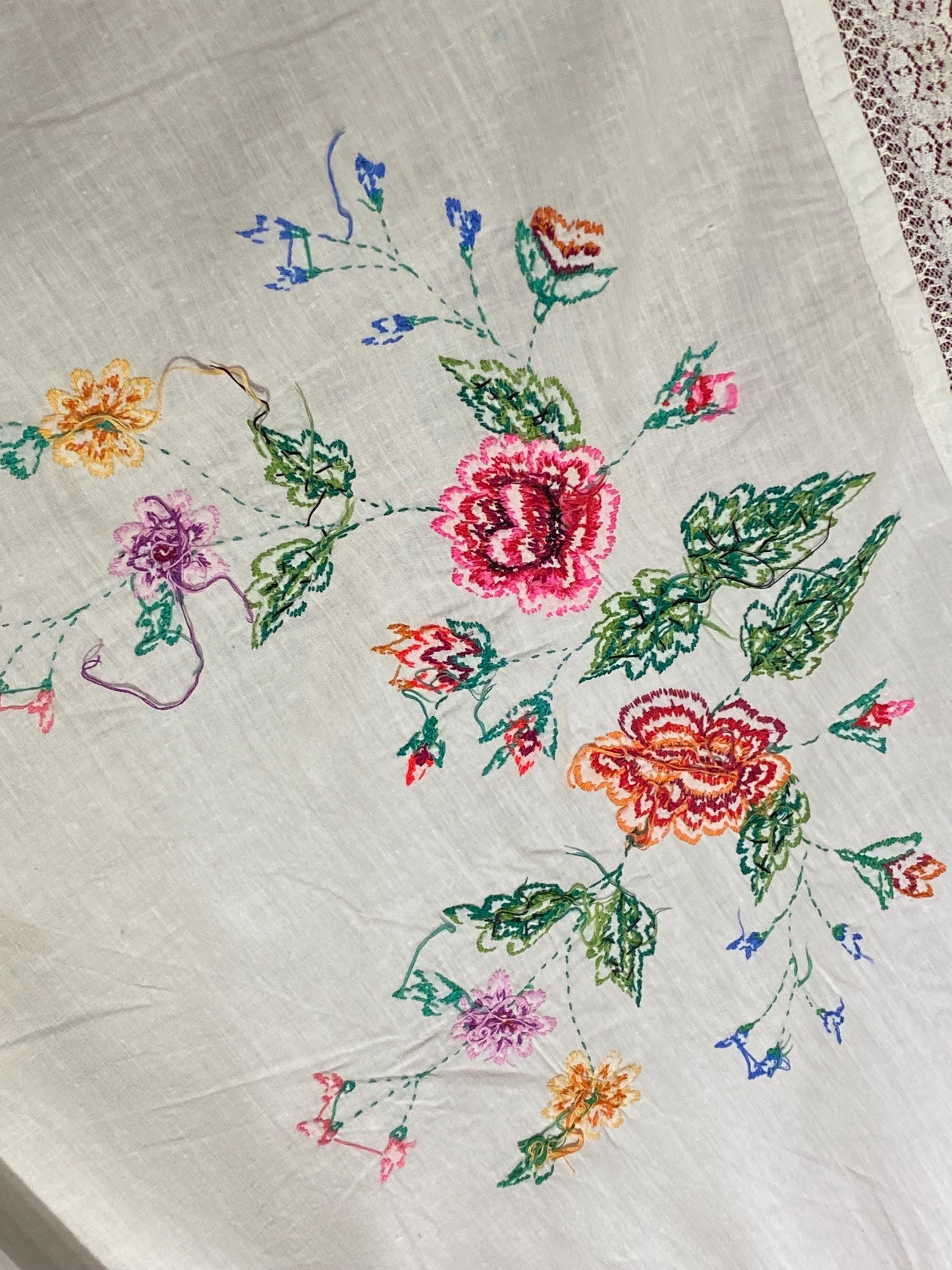 手刺繍のウクライナ製ベッドシーツ、アンティーク刺繍の飾り布、リネン 