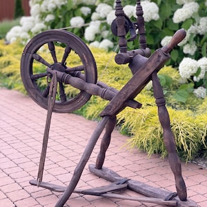 Hand made Wooden Spinning Wheel  Оld Pedal Mechanism Spinning Tool Vintage Machine Farmhouse decor Vintage sharm Gift for her