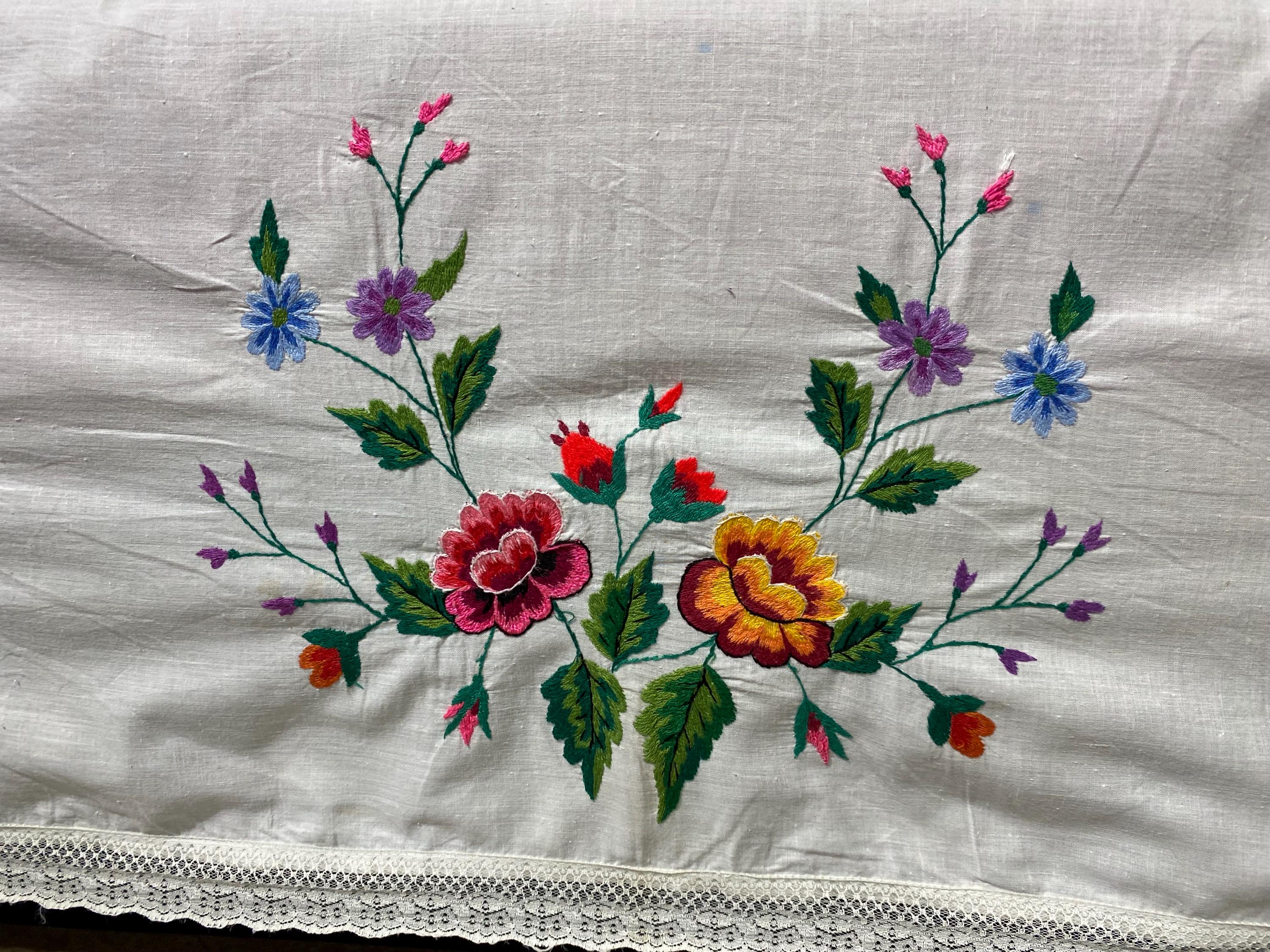 手刺繍のウクライナ製ベッドシーツ、アンティーク刺繍の飾り布、リネン 